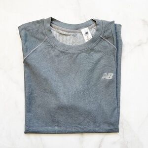 New Balance Running Short Sleeve Shirt in Athletic Gray, Size Large - Brand New